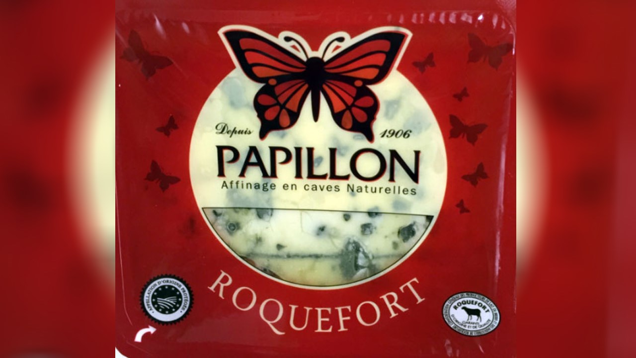 L'emballage de 100 g de Roquefort.