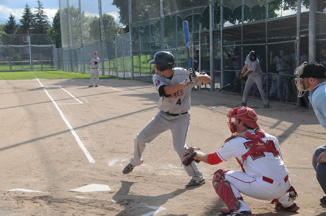 Les Bisons et les Diamants séparent un double