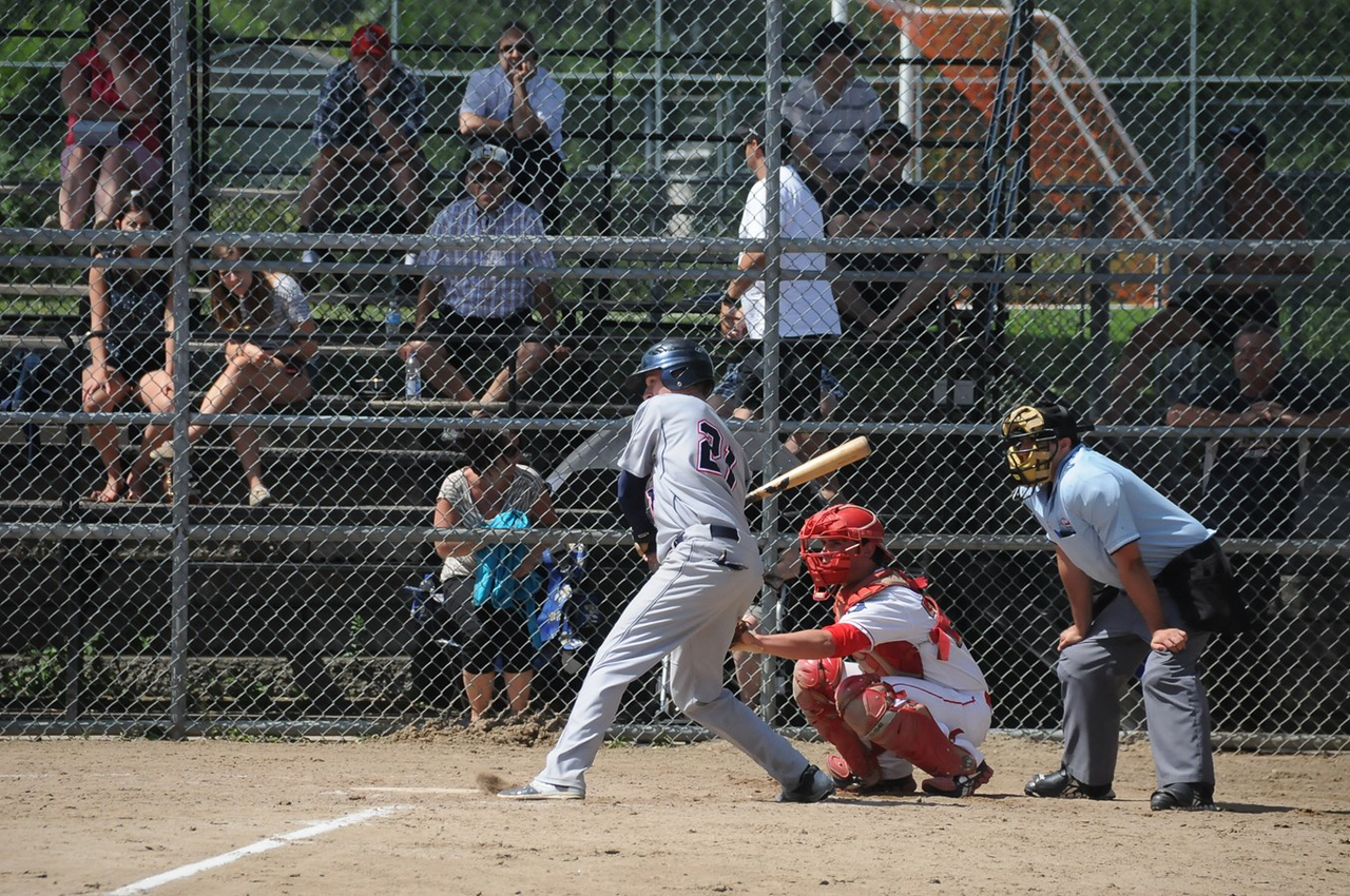 Les Bisons et les Diamants séparent un double