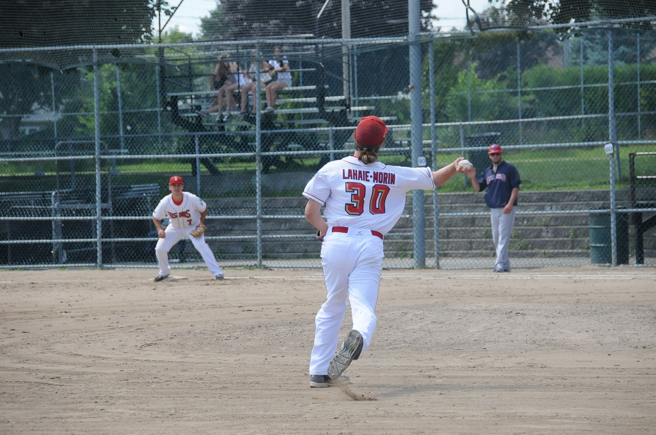 Les Bisons et les Diamants séparent un double
