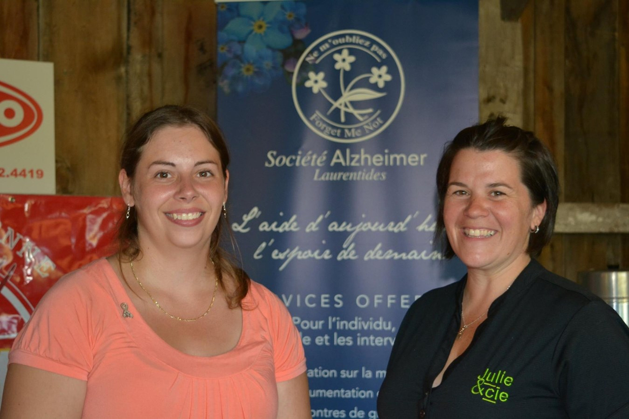 Sophie Bélanger, Intervenante psychosociale pivot pour la Société d'Alzheimer des Laurentides (à droite)
Julie Pominville, co-organisatrice de la soirée bénéfice (à gauche)