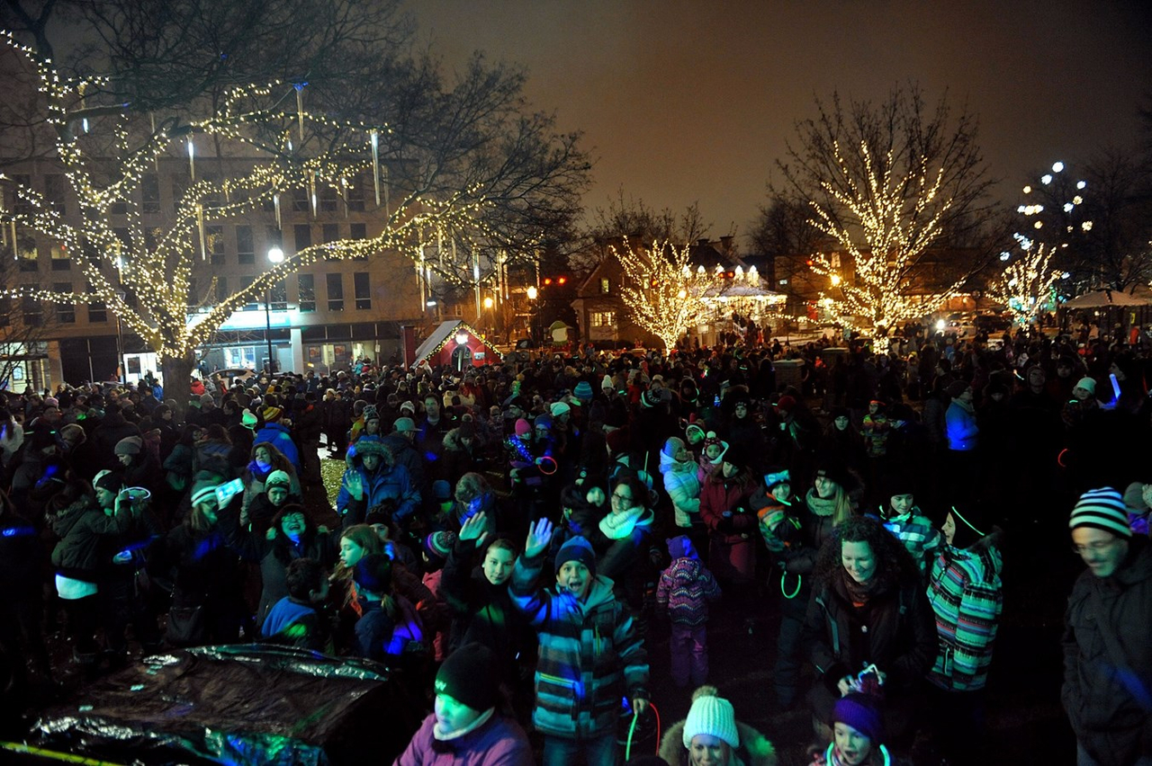 Grande illumination à la Place du Village : Sainte-Thérèse offre une soirée haute en couleur!