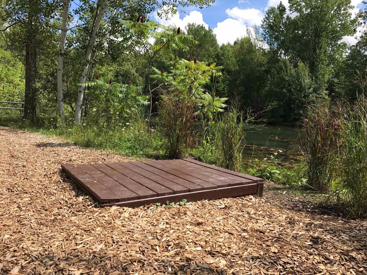 Le Jardin des Sources à Sainte-Thérèse embelli grâce à de jeunes bénévoles