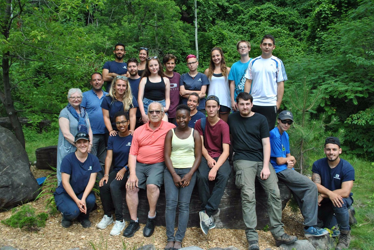 Le Jardin des Sources à Sainte-Thérèse embelli grâce à de jeunes bénévoles