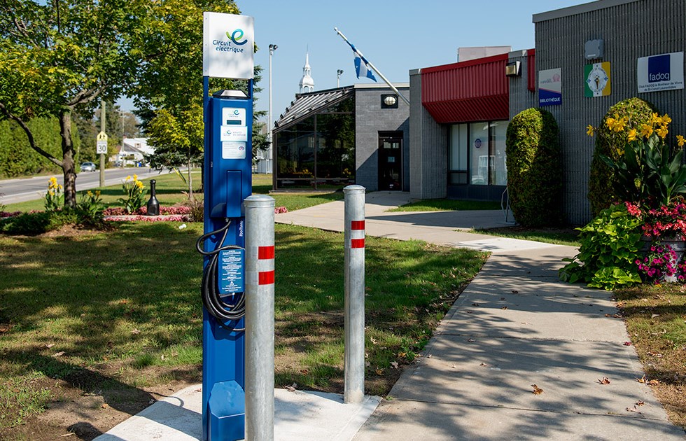 Quatre bornes de recharge sont désormais accessibles à Mirabel