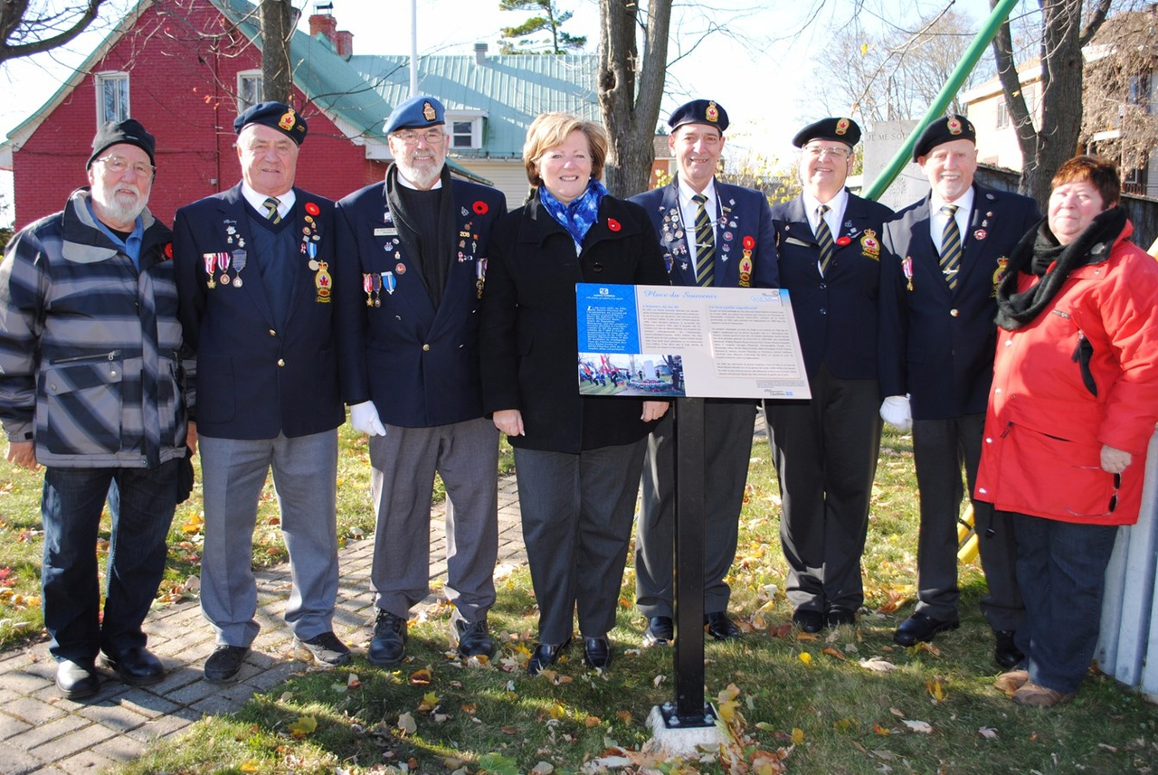 Jacques Lachapelle, Réal De la Sablonnière, Jean-Denis Nantel (président), Sylvie Surprenant, mairesse de Sainte-Thérèse, Denis Desjardins, Suzanne Desjardins (trésorière), Jean-Louis Beaudoin et Manon Beaudoin