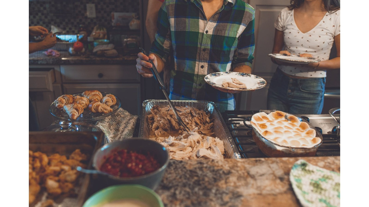 Un repas traditionnel et 330 bas de Noël pour les jeunes de l'école Notre-Dame à Saint-Jérôme