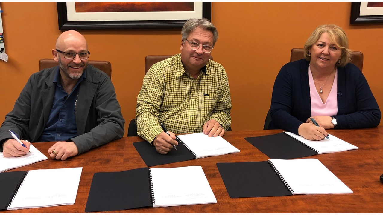 Le CISSS des Laurentides et le syndicat APTS procèdent à la signature d'une convention collective