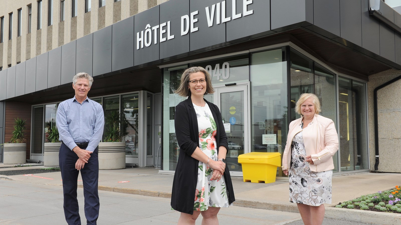 André Lapointe, directeur général par intérim, Karoline Cyr, Directrice du Service des ressources humaines et Marlene Cordato, mairesse