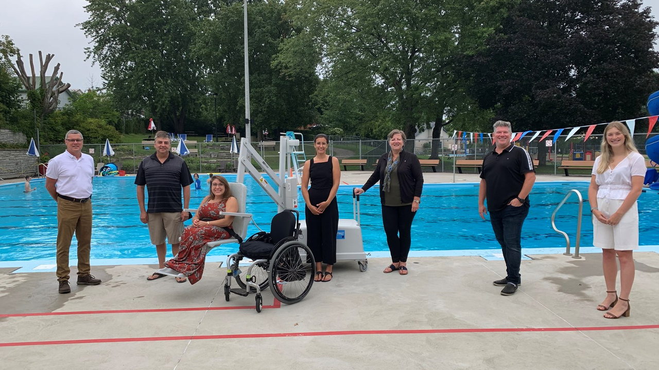 La piscine du parc Richelieu rendue accessible aux personnes à mobilité réduite