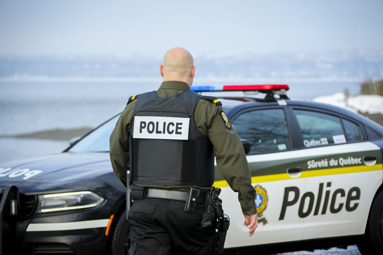 Les policiers de la Sûreté du Québec du poste de la MRC des Pays-d’en-Haut ont été avisés de la conduite erratique d’un automobiliste sur l’autoroute 15 Nord