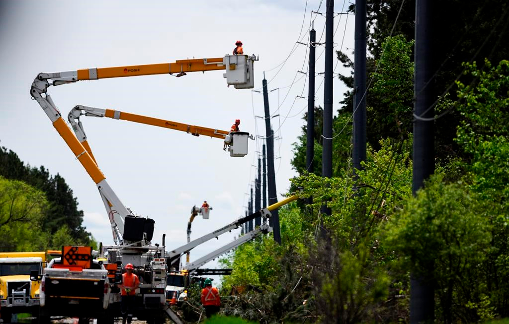 217 000 clients d'Hydro-Québec restaient sans courant électrique vendredi matin