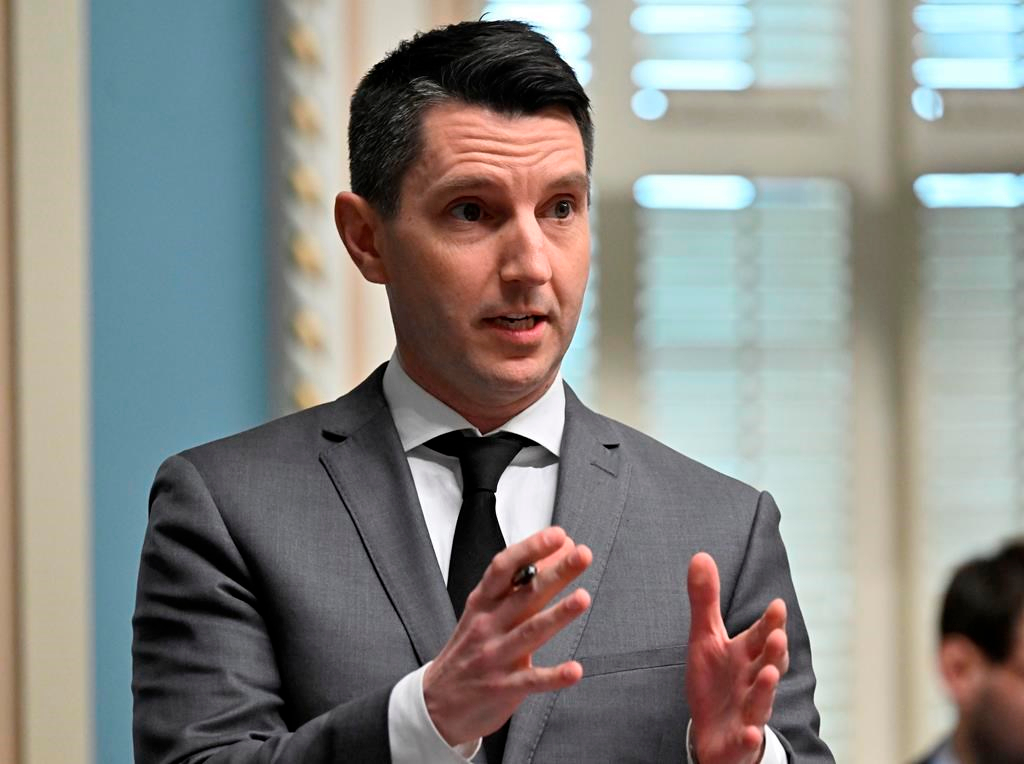 André Fortin montre la difficulté d'obtenir un rendez-vous médical à Christian Dubé