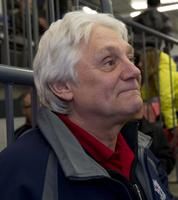 Rencontré avant qu il annonce à son comité la mauvaise nouvelle, le président de Hockey Laval, Michel Demers, semblait démoli par la menace de grève des cols bleus qui plane au-dessus du Championnat provincial de hockey mineur qu il organise.(Photo Alarie Photos)