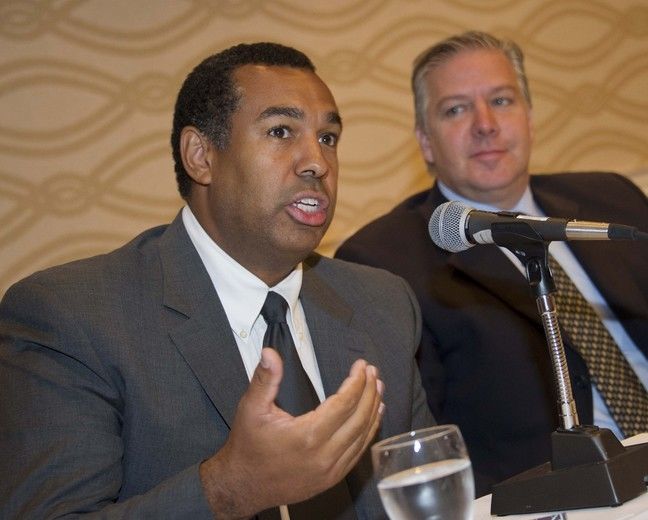 Conférence de presse des Kebs de Laval de la Ligue de nationale de basketball du Canada. Le directeur des opérations basketbal et le directeur général des Kebs, Pascal Jobin et Vincent Bernier.