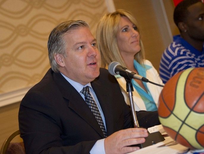 Conférence de presse des Kebs de Laval de la Ligue de nationale de basketball du Canada. Le directeur général des Kebs, Vincent Bernier.