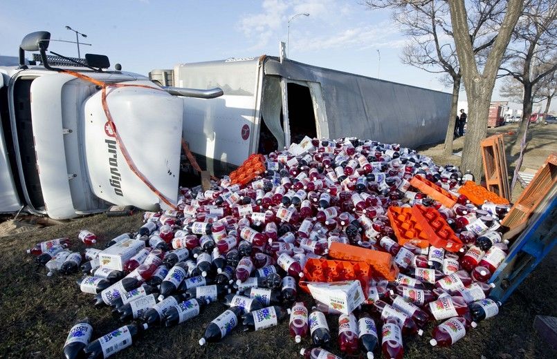 Des boissons gazeuses bloquent le boulevard Industriel