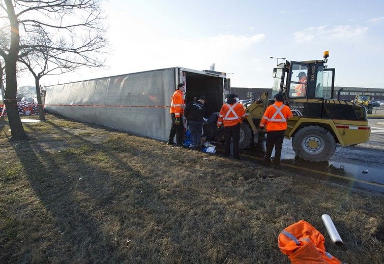 Des boissons gazeuses bloquent le boulevard Industriel