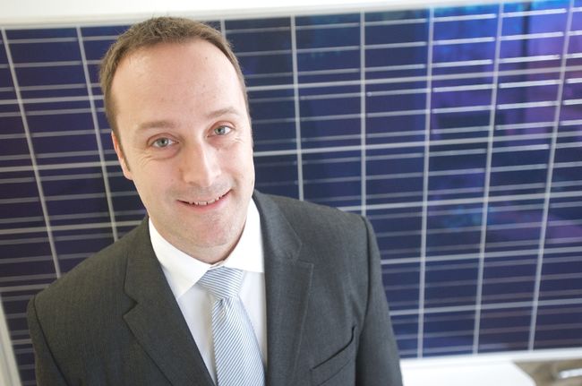 Volts Energies se spécialise dans la conception et la fabrication de systèmes d'énergies hybrides misant, notamment, sur les panneaux solaires. Sur la photo, le président et fondateur de Volts Energies, Sébastien Caron.