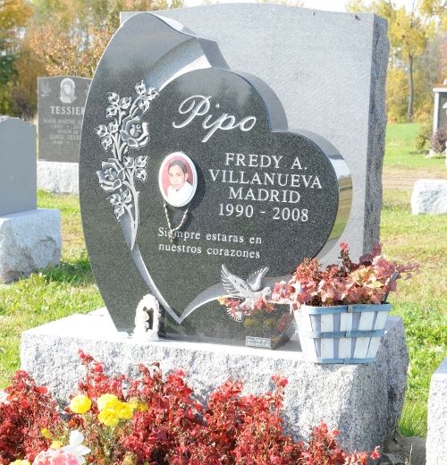 La tombe de Fredy Villanueva, mort au cours d’une intervention policière à Montréal-Nord le 9 août 2008.
Cimetière de Laval.
