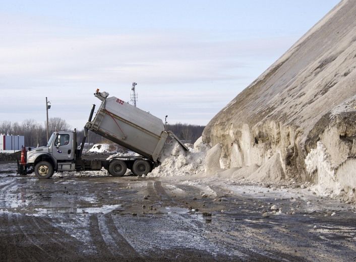 Pour l’hiver 2012-2013, il y a une différence de 0,05 $ du mètre cube empilé dans les dépôts desservis par Gaston Contant inc. et de 0,08 $ du mètre cube empilé dans les dépôts desservis par Nepcon.
