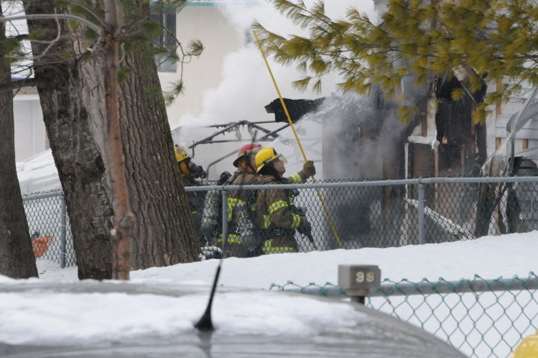 Un incendie a ravagé une résidence de la 12e Avenue dans le secteur Fabreville à Laval. Deux familles ont été relocalisées.