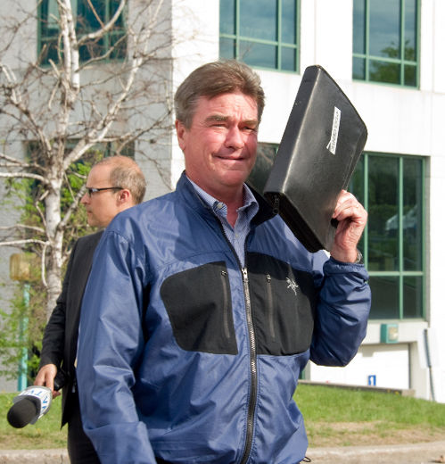 La Ville de Laval pourrait être appelée à défrayer les coûts des avocats de Gilles Vaillancourt, Claude Asselin et Claude Deguise (sur la photo) si ceux-ci en font la demande.