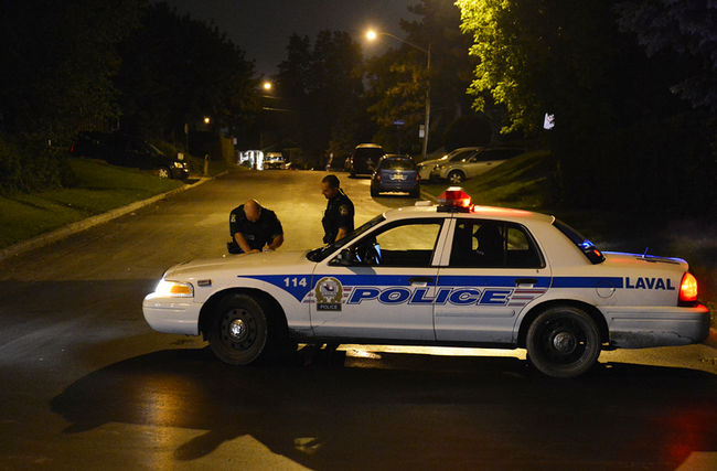 Un homme a été blessé par balle en pleine rue, à Laval, dimanche soir.