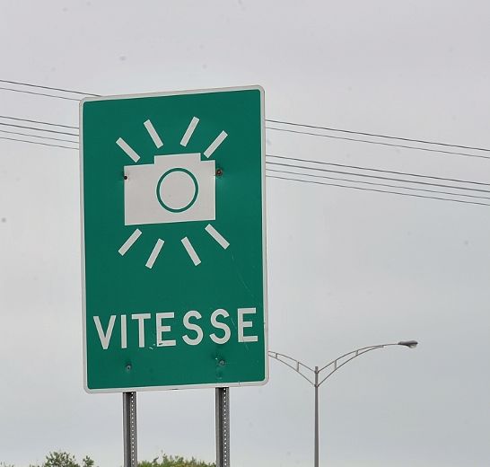 Des radars photo et des appareils de surveillance aux feux rouges seront installés à Laval.