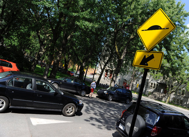 Alors que certains citoyens réclament des dos d'âne à Laval, d'autres craignent que ceux-ci empirent la situation.