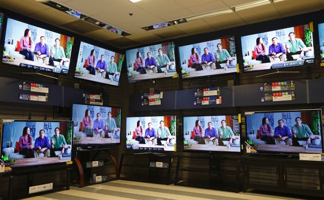 <p>Televisions are seen on display at a Sears store in Schaumburg, Illinois, near Chicago in this September 23, 2013 file photo. For network executives, Video On Demand (VOD) is part of their strategy to compete in an ever-more crowded entertainment landscape, where live TV viewing is on the decline and streaming services like Netflix Inc are gaining in popularity.  REUTERS/Jim Young/Files   (UNITED STATES - Tags: ENTERTAINMENT BUSINESS)