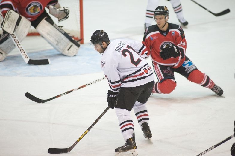 Match Éperviers de Sorel-Tracy contre les Braves de Laval au Colisée de Laval de la Ligue nord-américainde de hockey.<@. à Laval le \6\ \December\ 2013. JACQUES PHARAND/L'ÉCHO DE LAVAL/AGENCE QMI