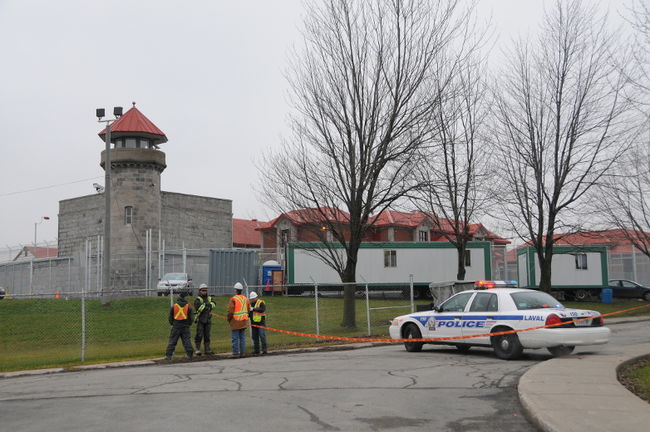 Un détenu d'une prison à sécurité minimale de Laval est mort dans un hôpital montréalais au cours des derniers jours, a fait savoir lundi le Service correctionnel du Canada (SCC).