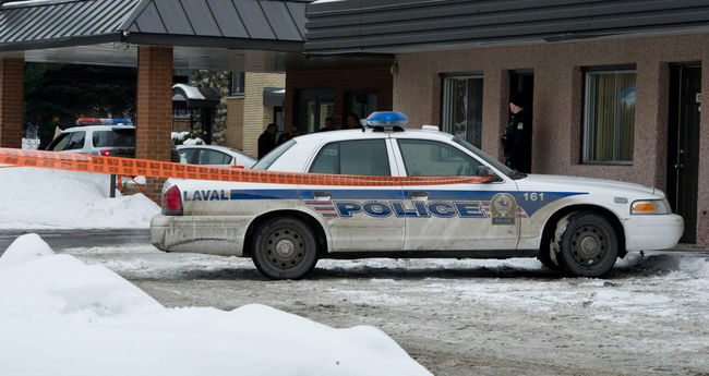 La police de Laval a localisé un suspect de vol de banque dans une chambre de motel du boulevard Curé-Labelle dans le secteur Sainte-Rose le 19 février 2014.