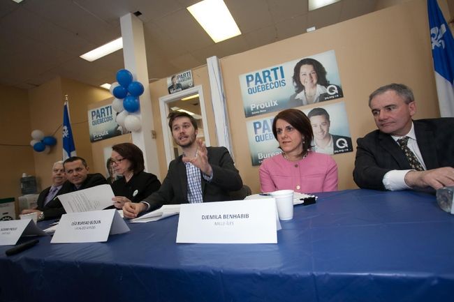 Les candidats péquistes de Laval se disent fiers du bilan de leur gouvernement pour la région de Laval. Sur la photo, Jean Cooke (Chomedey), Jean Poirier (Vimont), Suzanne Proulx (Sainte-Rose), Léo Bureau-Blouin (Laval-des-Rapides), Djemila Benhabib (Mille-Îles) et François-Gycelain Rocque (Fabre).