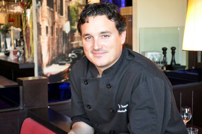 En mars, Frédérick St-Aubin est en vedette dans une campagne publicitaire des restaurants Pacini.