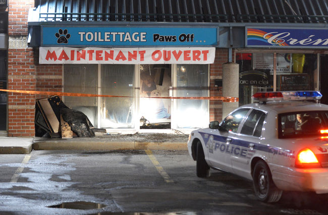 Un salon de toilettage de Laval situé sur le boulevard Samson a été la cible de cocktails Molotov dans la nuit de vendredi à samedi.