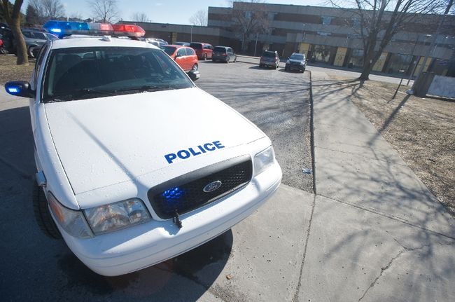 Pour une troisième journée consécutive, un établissement scolaire de Laval a été la cible d’un faux appel à la bombe qui s’est finalement soldé par l’arrestation de deux adolescents.