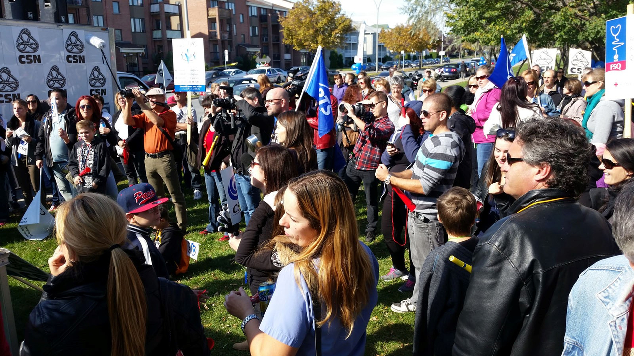 Bruyante manifestation à la Cité-de-la-Santé