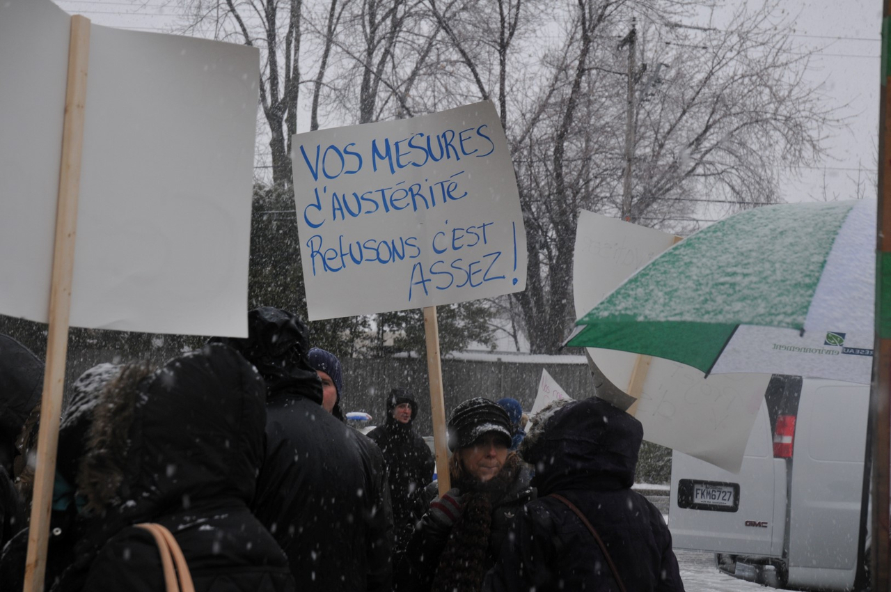Les organismes communautaires dénoncent l’austérité en fermant leur porte