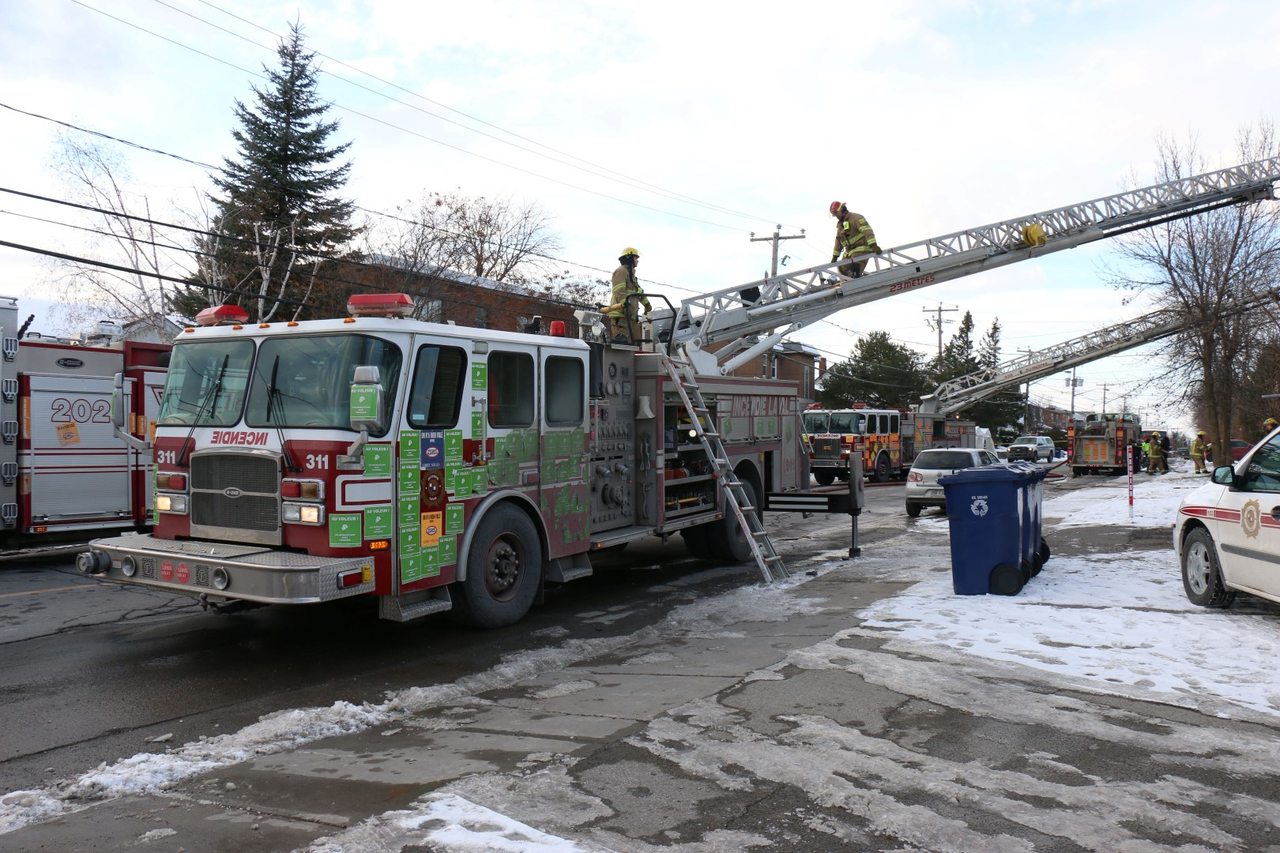 Violent incendie à Chomedey