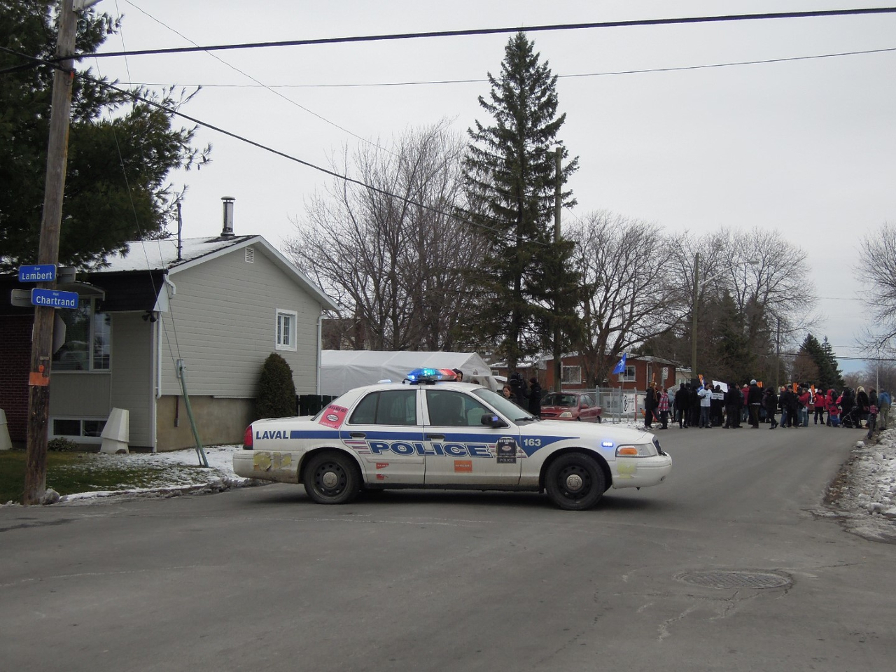 La manifestation a eu lieu sur la rue Chartrand dans le quartier Saint-François.