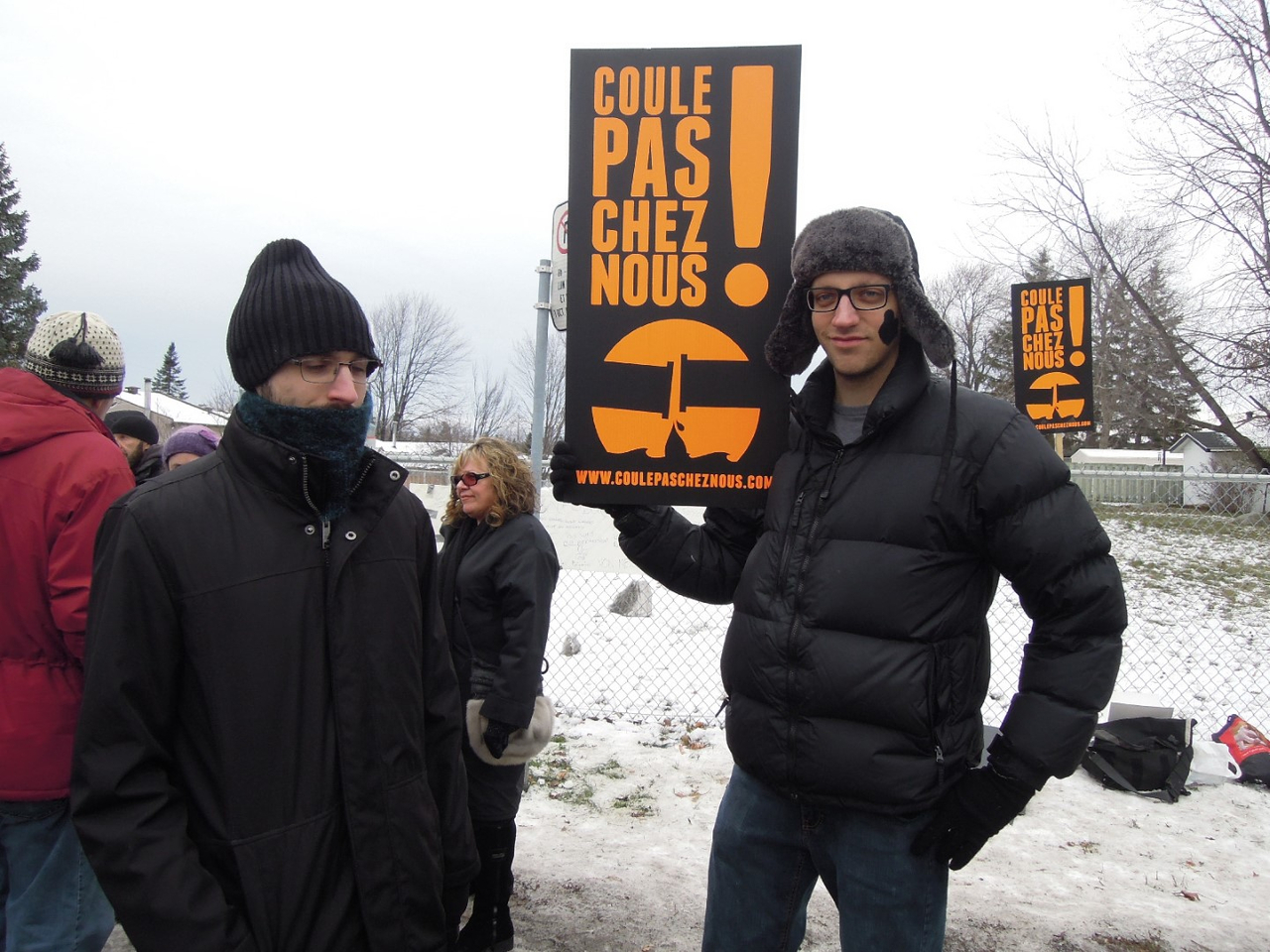 Le mouvement citoyen Coule pas chez nous était présent.