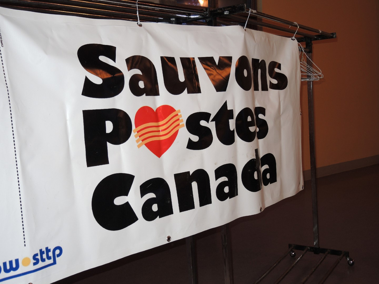 Les députés de Laval s’opposent à la fin de la livraison à domicile