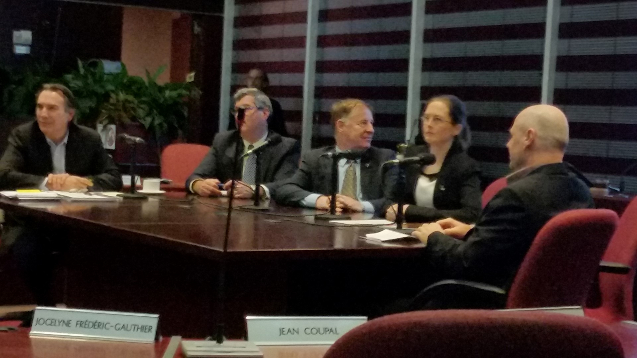 Sur la photo, de gauche à droite, Gilles Benoit Service de l'environnement, Denis Gervais, Service de l'ingénierie, le maire Marc Demers, la conseillère Virginie Dufour et le conseiller Alain Lecompte
