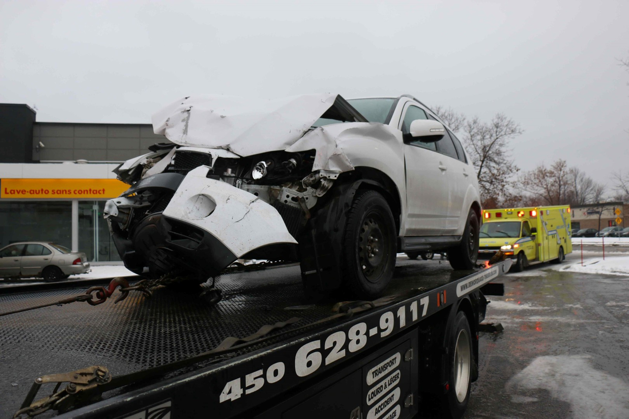 Collision au coin Curé-Labelle et boulevard des Oiseaux