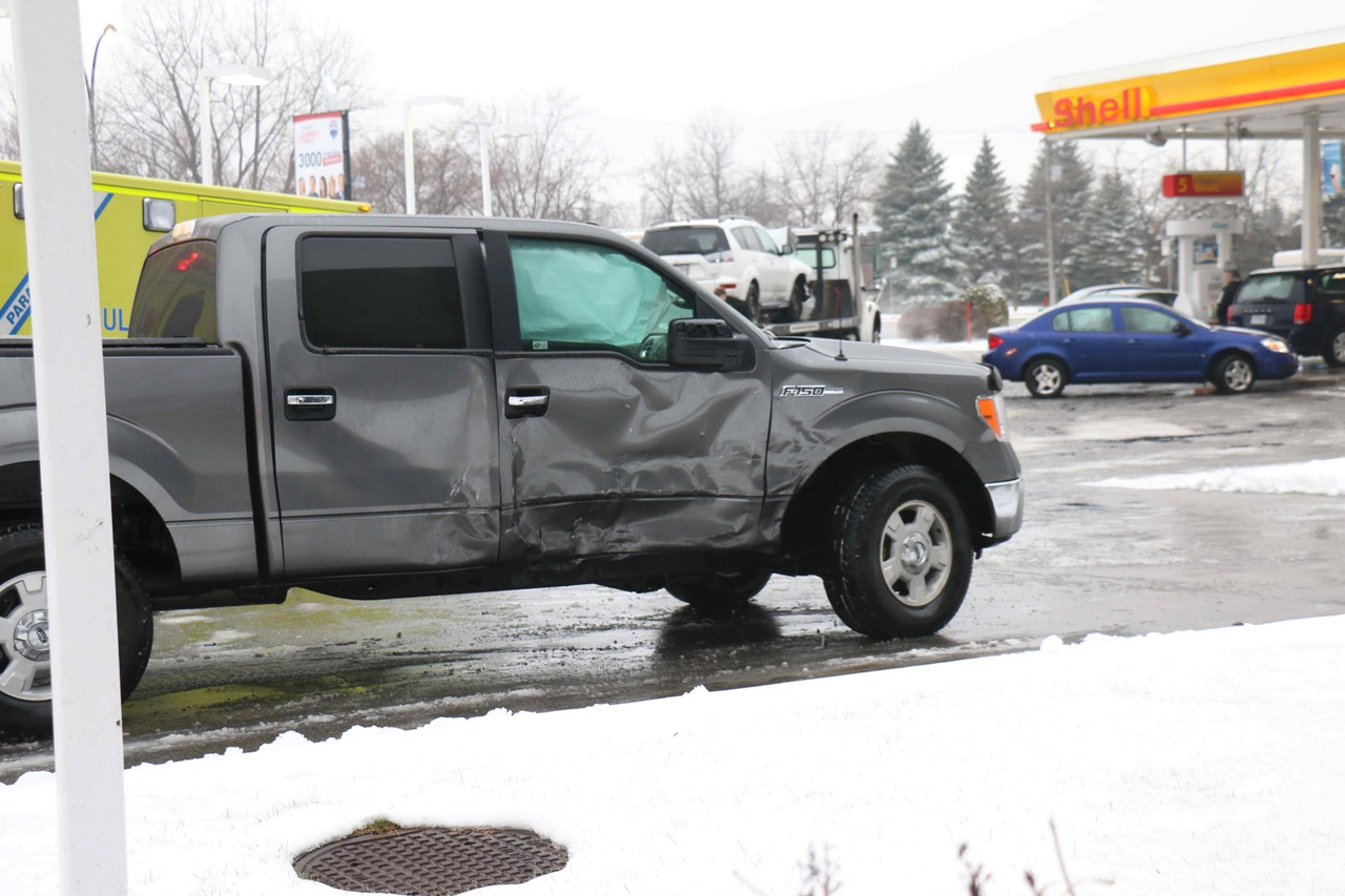 Collision au coin Curé-Labelle et boulevard des Oiseaux