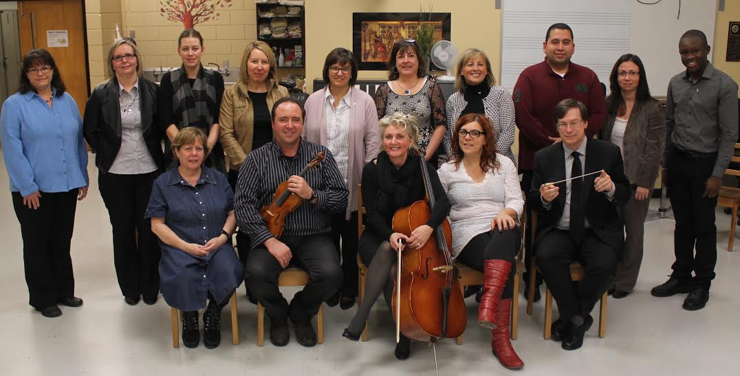 Sur la photo de gauche à droite et de bas en haut: Carole Allard, Frédéric Lefebvre, Manon Reddy, Claudi Bernatchez, Louis Babin, Josée Calvert, Josée Beaudry, Julie-Anne Marceau, Kathleen Martin, Louise Lortie, Line Guilbault, Céline Blanchette, Walter V. Calderon, Isabel Boisvenu, Mohamed Ba.