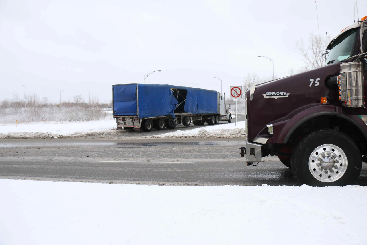 Collision entre un autobus de la STL et un poids lourd