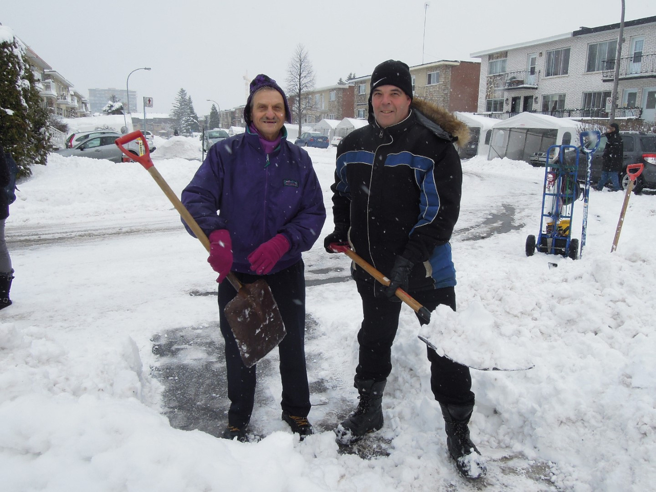 La première étape du déneigement s'est faite rue des Prés.